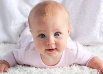 Razvoj vida kod beba u prvoj godini života - kako bebe vide?