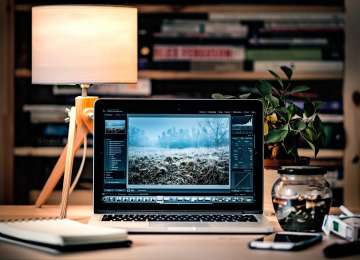 Utječu li online aktivnosti na naše oči i naprezanje očiju?