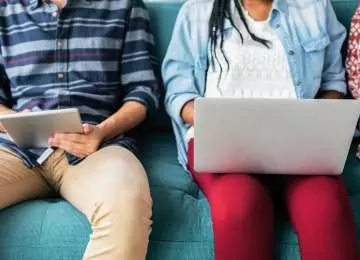 Kako plavo svjetlo utječe na dječje oči - opasnosti digitalnih uređaja