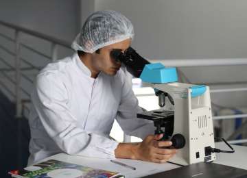 Koja je razlika između oftalmologa, optometrista i optičara?