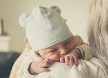 Kada se počinje razvijati vid kod beba i što bebe sve vide?