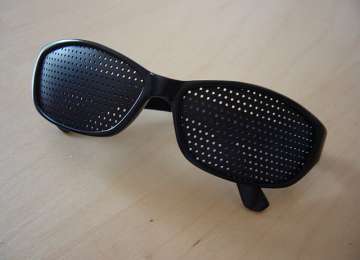 Rupičaste naočale za poboljšanje vida su PRIJEVARA - ne nasjedajte!
