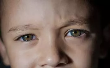 Retinoblastom: otac na fotografiji otkrio da mu sin ima rijedak oblik raka!