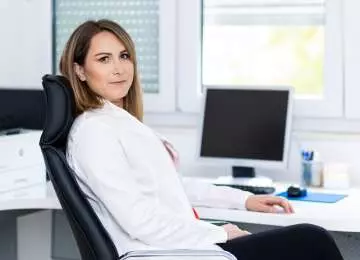 Mušice, paučina, bljeskovi pred okom, treba li se brinuti? Odgovara dr. Anđela Jukić!