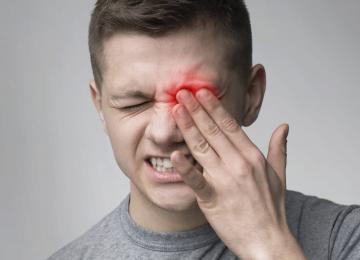 Što uzrokuje žuti iscjedak iz očiju?