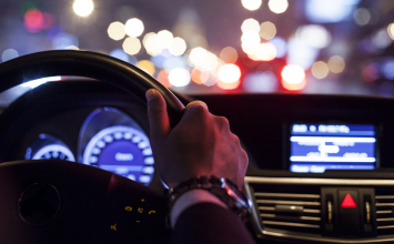 Muče vas blještanje i razlijevanje svjetla tijekom noćne vožnje? Saznajte jesu li vam potrebne naočale za noćnu vožnju!
