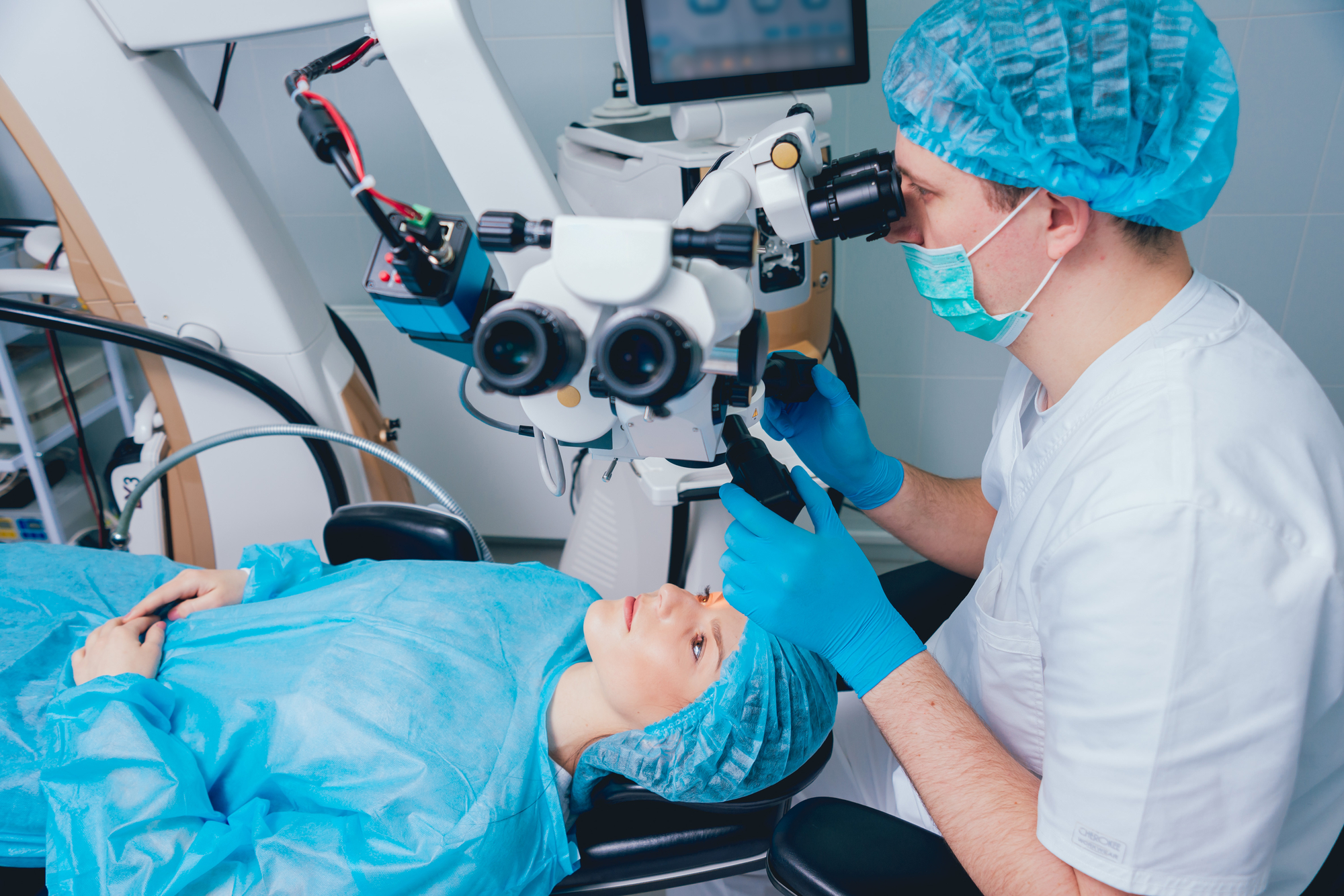 Koja je razlika između operacije sive mrene i laserske korekcije vida?