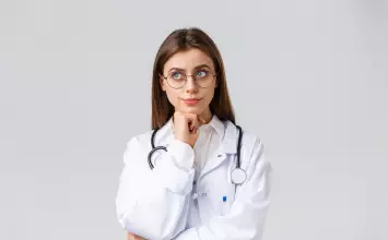 Ako skidanje dioptrije nije opasno, zašto onda liječnici nose naočale?!