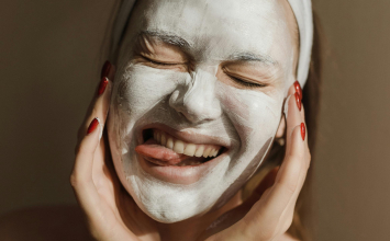 Što je bakuchiol i zašto ga svi žele u svojoj rutini? Dermatolozi otkrivaju prednosti