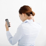 https://www.dioptrija.hr/lifestyle/gledate-u-mobitel-4-sata-dnevno-evo-sto-to-radi-vasem-vratu-licu-i-ocima