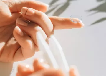 Kontaktne leće: 5 grešaka koje većina radi svaki dan