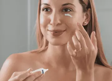 Kreme za područje oko očiju: Ljepota ili prijetnja zdravlju vaših očiju?