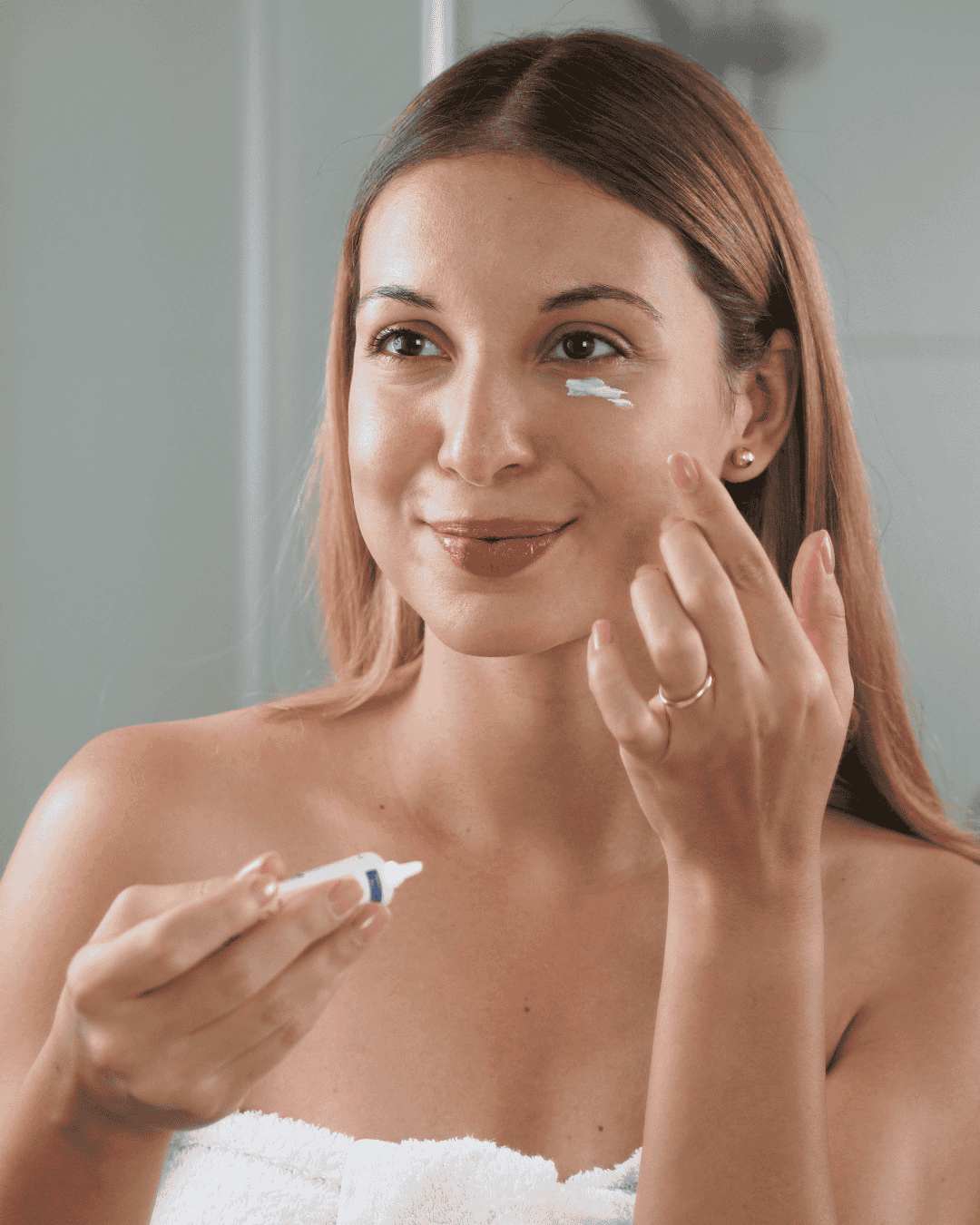 Kreme za područje oko očiju: Ljepota ili prijetnja zdravlju vaših očiju?