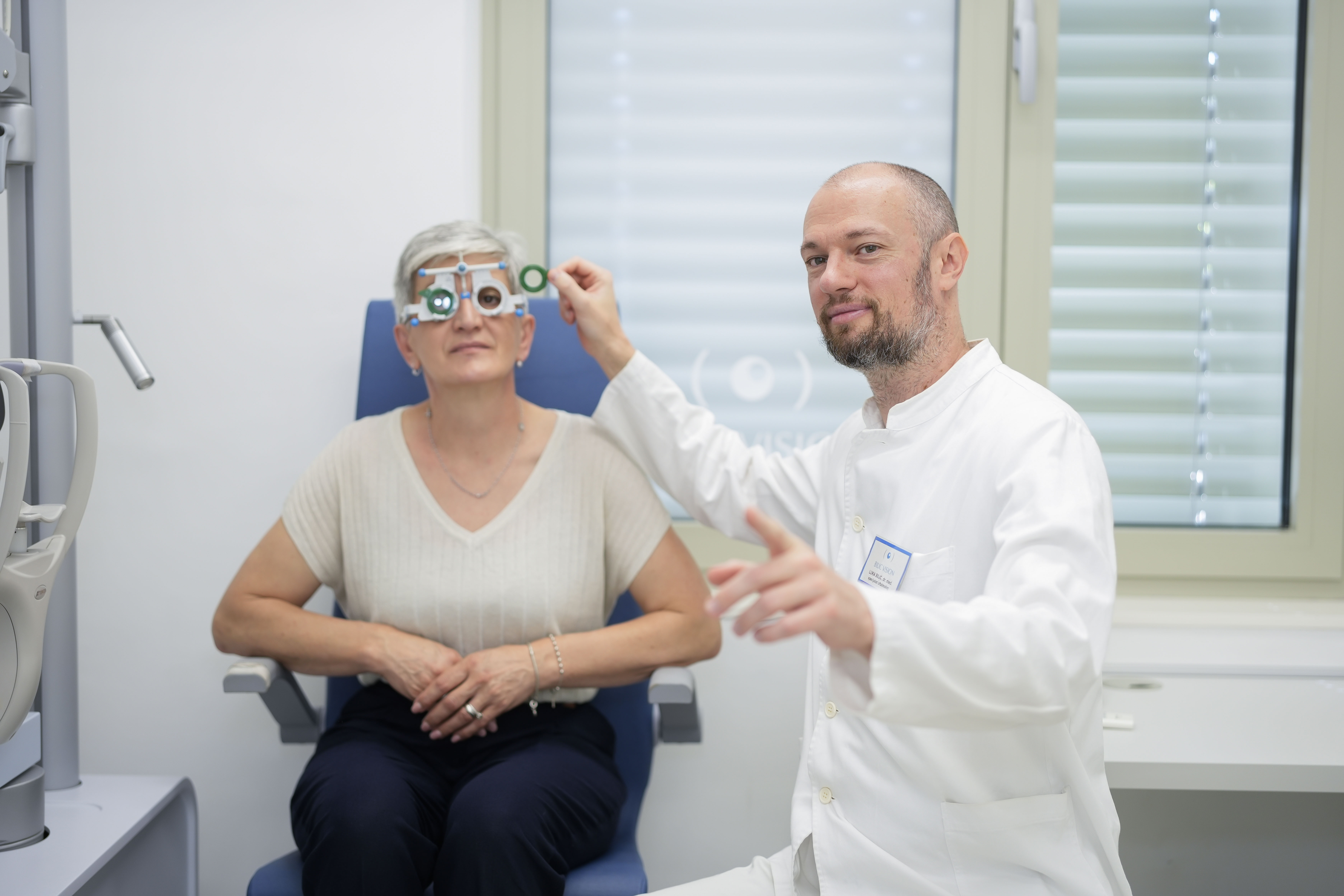 Ako vaši roditelji i s novim naočalama vide slabije, to može biti siva mrena