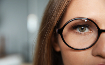 Lasersko skidanje astigmatizma: Sigurno, brzo i trajno rješenje