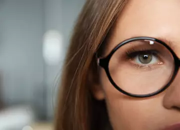 Lasersko skidanje astigmatizma: Sigurno, brzo i trajno rješenje