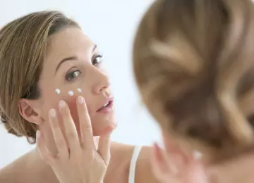 Imate bore, a koža vam izgleda umorno? Ovo je anti-age rutina koja stvarno ima smisla nakon 40.