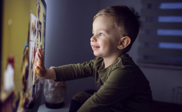 Djeca i ekrani: kada je vrijeme za zabrinutost, a kada nije