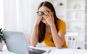 Pet znakova da su vaše oči umornije nego što mislite