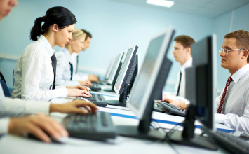 Kako uredski posao utječe na oči i što možete promijeniti već danas