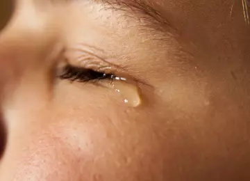 Suze vam oči, a zapravo su suhe? Evo kako je to moguće