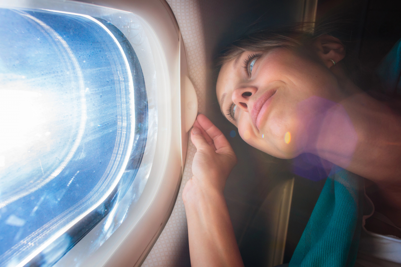 Kontaktne lece u avionu