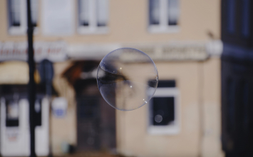 Odjednom vidite puno mušica ili bljeskove? Ove simptome ne treba ignorirati