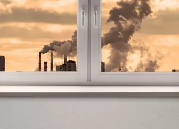 Onečišćen zrak i oči: zašto smog i dim uzrokuju peckanje?