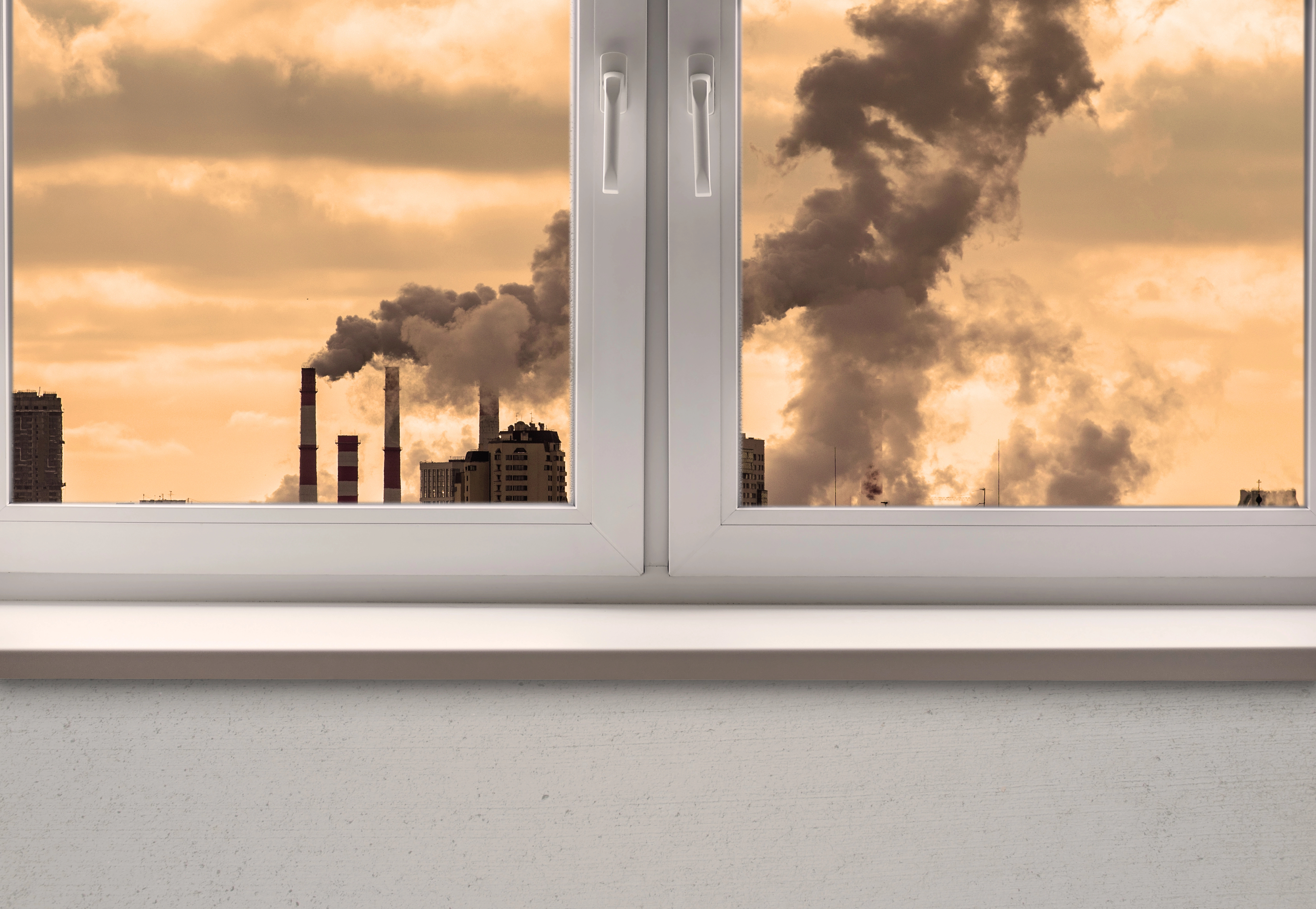Onečišćen zrak i oči: zašto smog i dim uzrokuju peckanje?