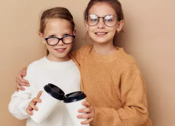 Dijete stalno skida naočale? Nemojte odmah zaključiti da ih jednostavno ne želi nositi